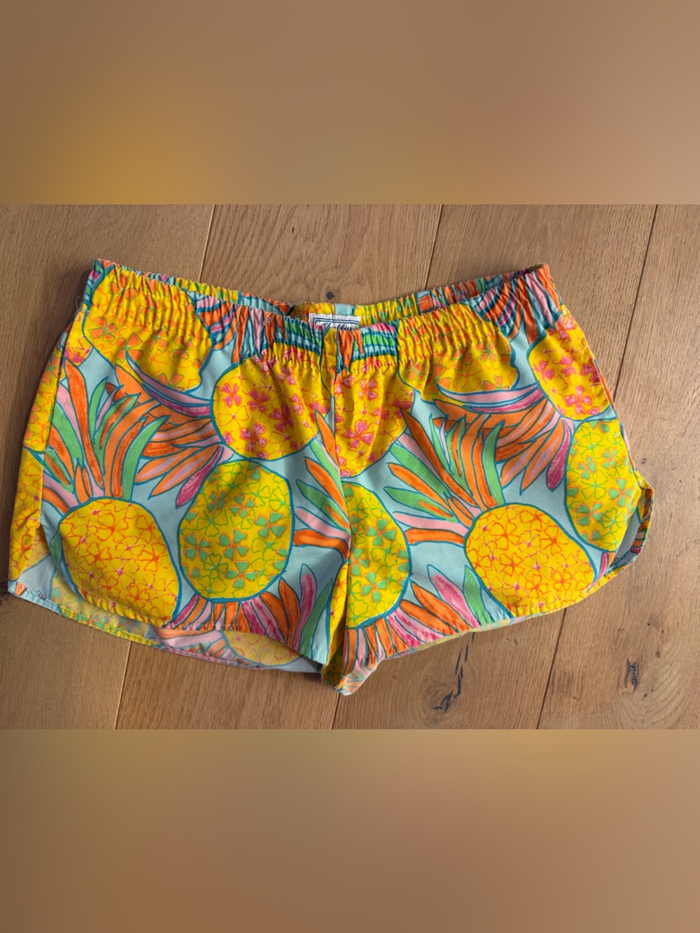 chubbies “Tropicalifragilistics”Pineapple-Print Women’s Shorts in Yellow & Aqua